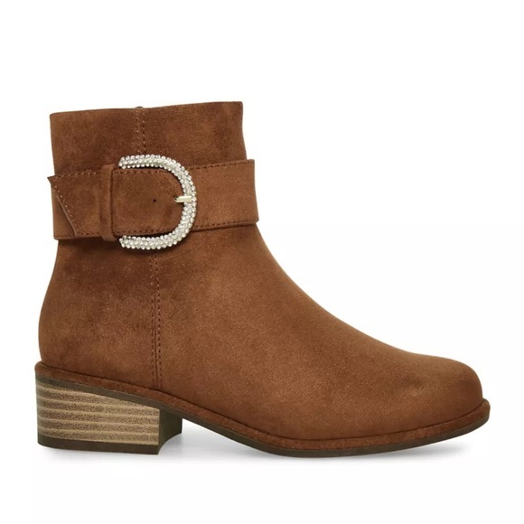 Steve Madden Other - Steve Madden Tan Ankle Boots with Rhinestone Buckle